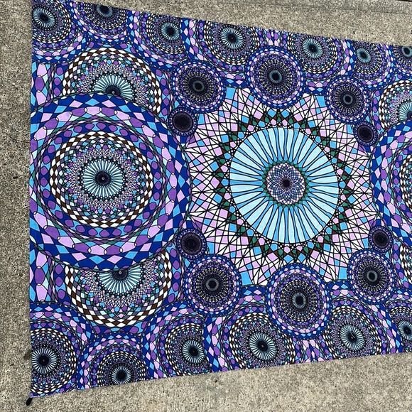 Sunshine Joy 3D Geometric Rings Tapestry - Picture 5 of 7